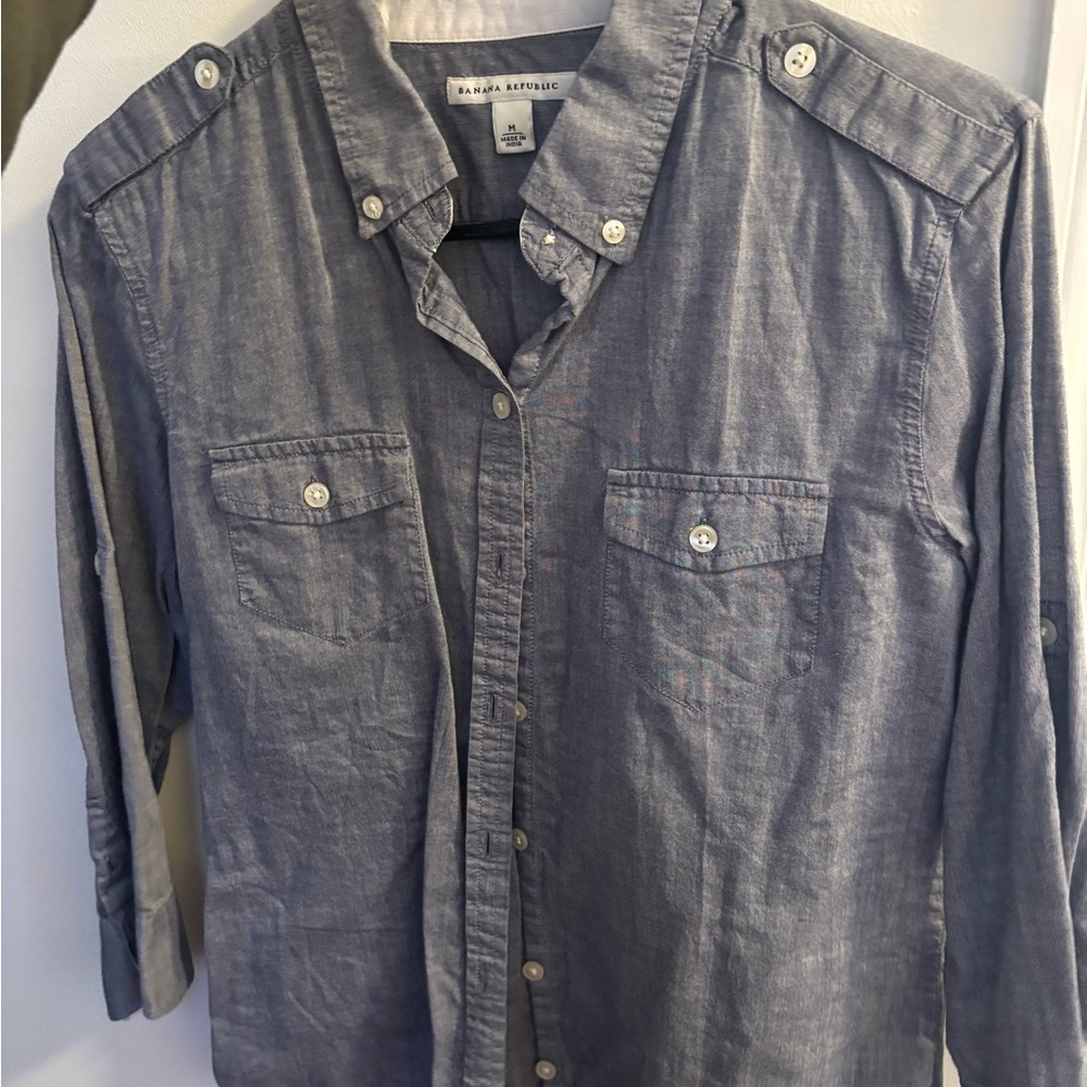 Banana Republic Casual Gray Button Down Shirt